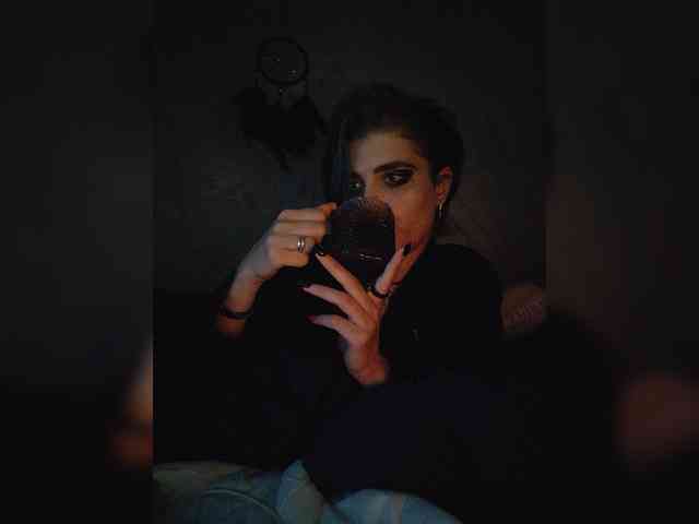 UntouchableSquirtWitch webcam