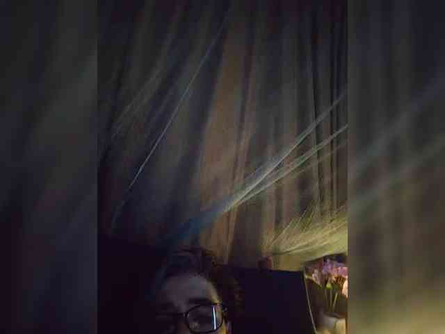 UntouchableSquirtWitch webcam