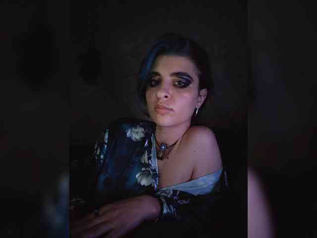 UntouchableSquirtWitch webcam