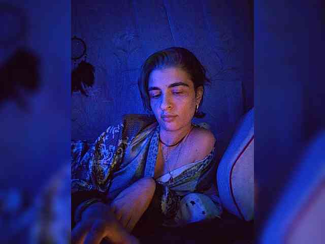 UntouchableSquirtWitch webcam