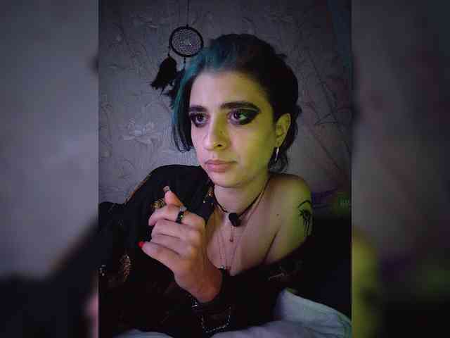 UntouchableSquirtWitch webcam