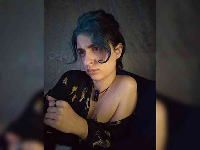 UntouchableSquirtWitch webcam