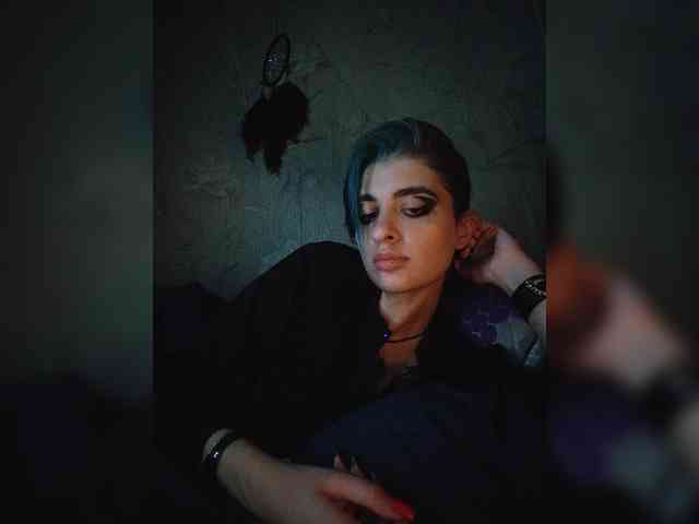UntouchableSquirtWitch webcam