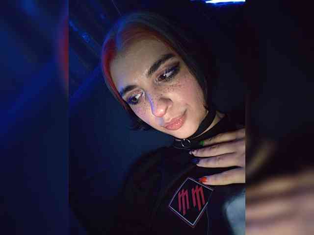Model: Siren_BrattyQueen