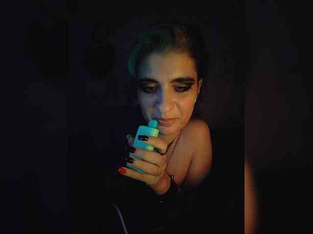 UntouchableSquirtWitch webcam