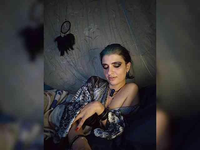 UntouchableSquirtWitch webcam