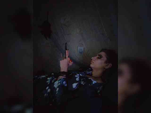 UntouchableSquirtWitch webcam