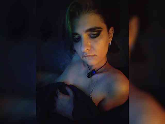 UntouchableSquirtWitch webcam