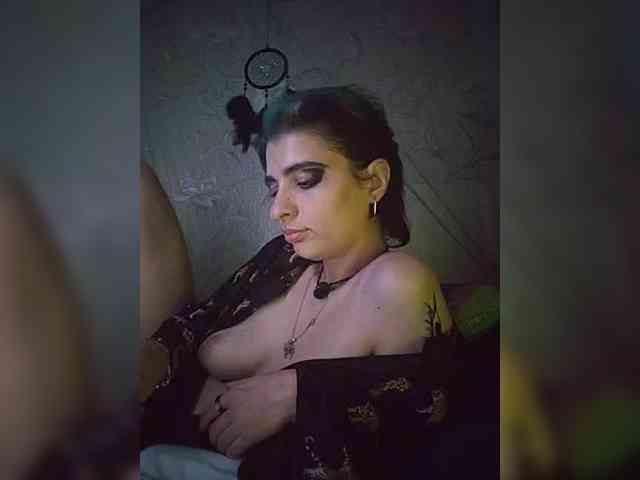 UntouchableSquirtWitch webcam