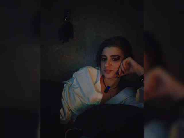 UntouchableSquirtWitch webcam