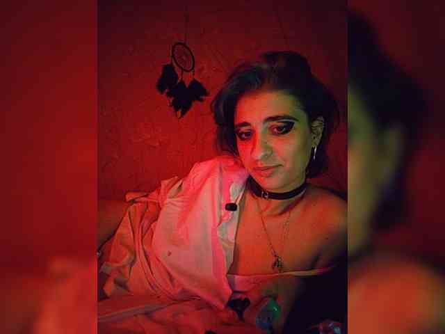 UntouchableSquirtWitch webcam