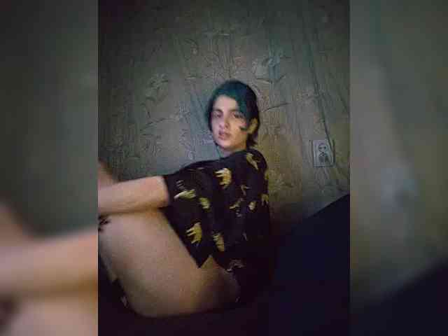 UntouchableSquirtWitch webcam