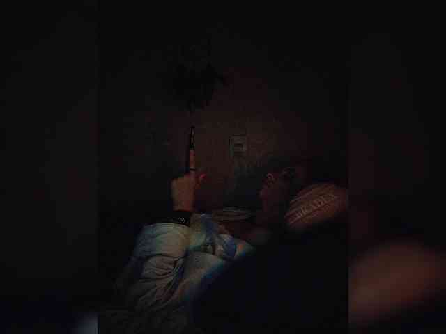 UntouchableSquirtWitch webcam