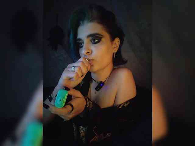 UntouchableSquirtWitch webcam