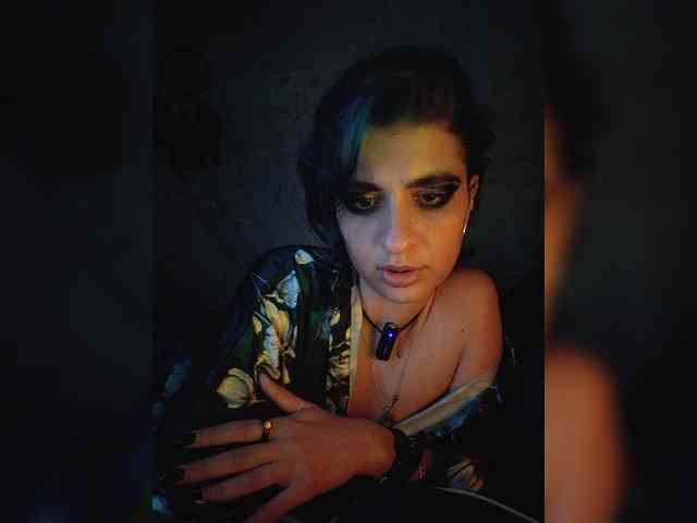 UntouchableSquirtWitch webcam
