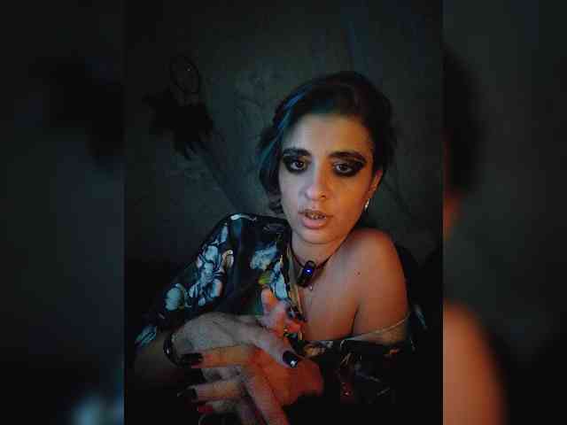 UntouchableSquirtWitch webcam