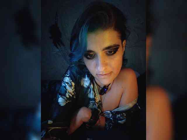 UntouchableSquirtWitch webcam