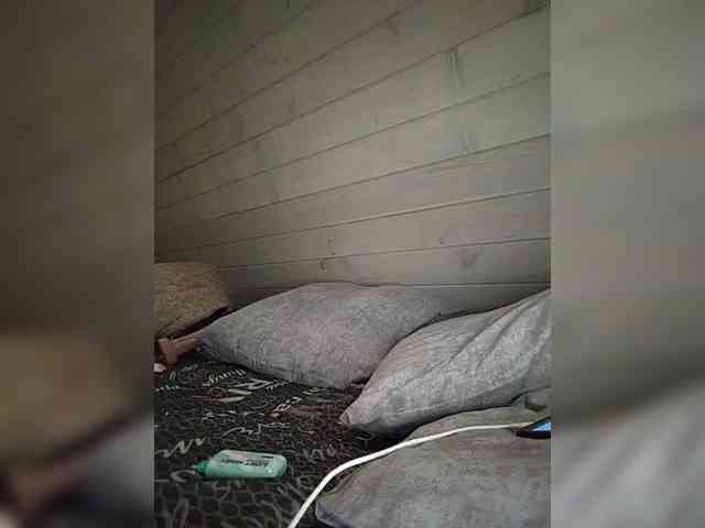 UntouchableSquirtWitch webcam