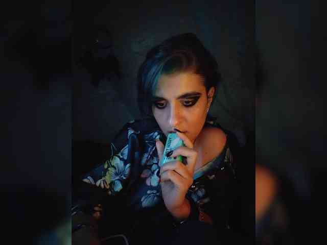 UntouchableSquirtWitch webcam