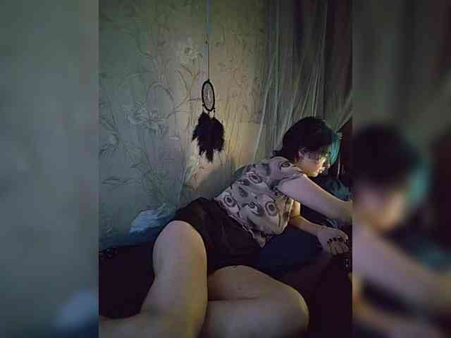 UntouchableSquirtWitch webcam