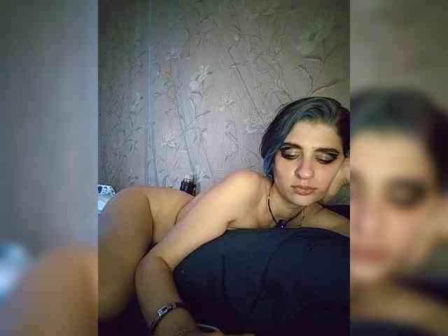 UntouchableSquirtWitch webcam