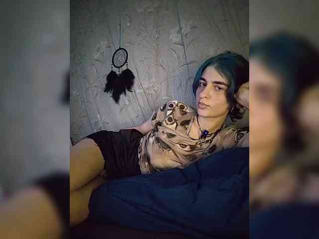 UntouchableSquirtWitch webcam