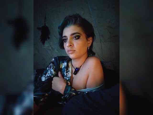 UntouchableSquirtWitch webcam