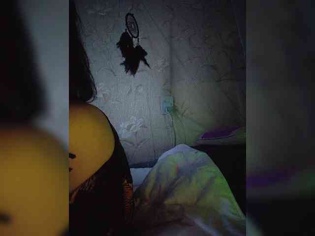 UntouchableSquirtWitch webcam