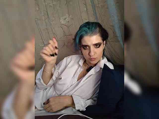 UntouchableSquirtWitch webcam