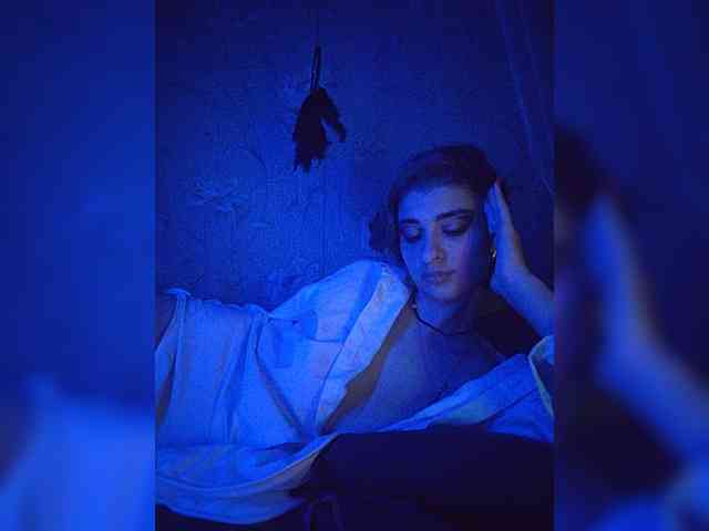 UntouchableSquirtWitch webcam