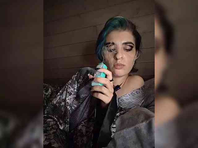 UntouchableSquirtWitch webcam