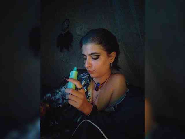 UntouchableSquirtWitch webcam