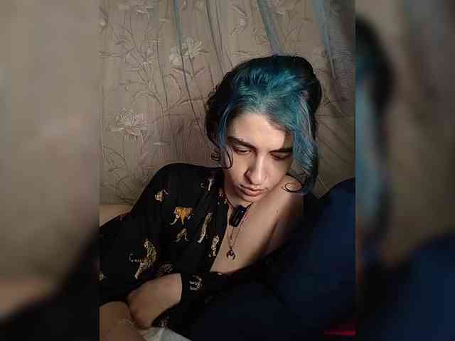 UntouchableSquirtWitch webcam