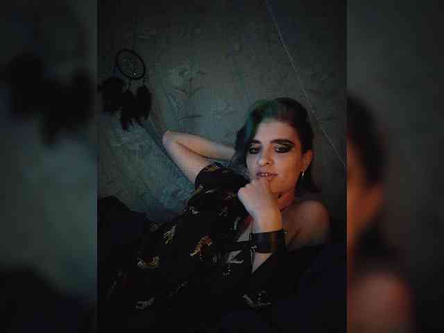 UntouchableSquirtWitch webcam