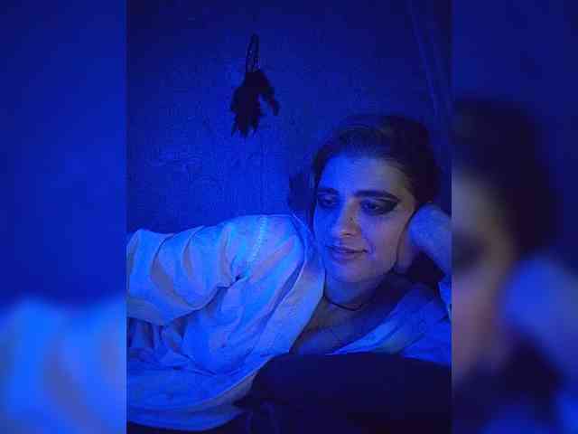 UntouchableSquirtWitch webcam