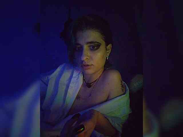 UntouchableSquirtWitch webcam