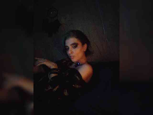 UntouchableSquirtWitch webcam