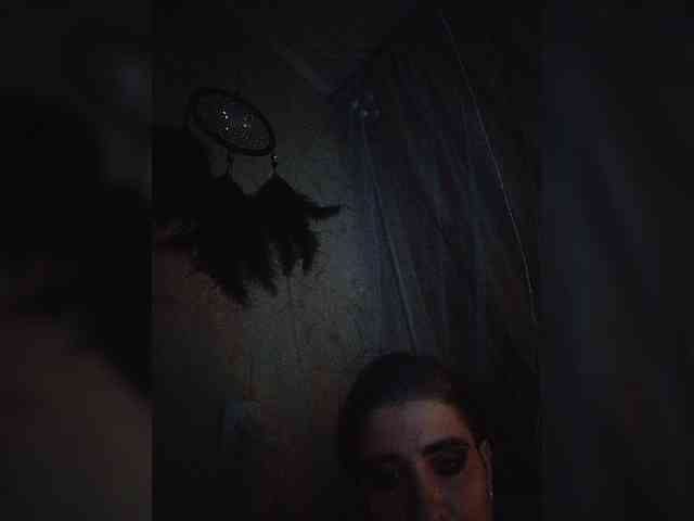 UntouchableSquirtWitch webcam