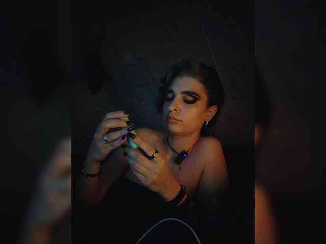 UntouchableSquirtWitch webcam