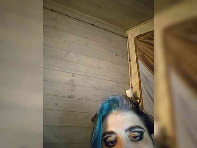 UntouchableSquirtWitch webcam