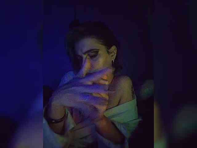 UntouchableSquirtWitch webcam