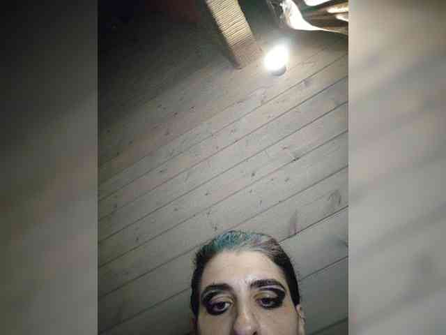 UntouchableSquirtWitch webcam