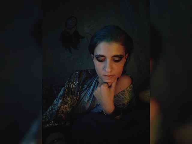 UntouchableSquirtWitch webcam
