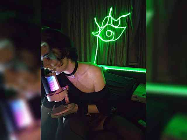 CrazySquirtSiren webcam