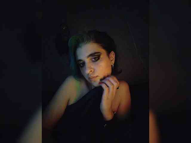 UntouchableSquirtWitch webcam