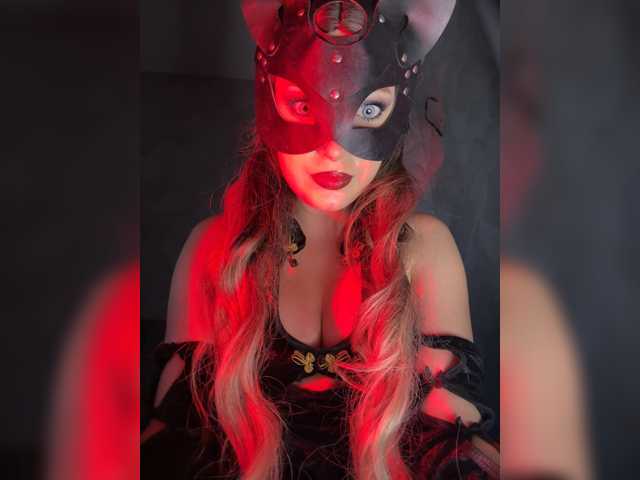 Blood-Mary live cam on BongaCams