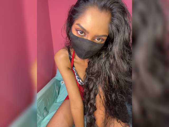 Zaraelin live cam on BongaCams