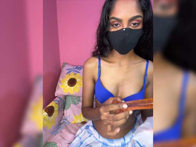 Zaraelin live cam on BongaCams