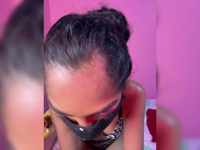 Zaraelin live cam on BongaCams