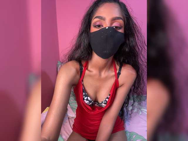 Zaraelin live cam on BongaCams